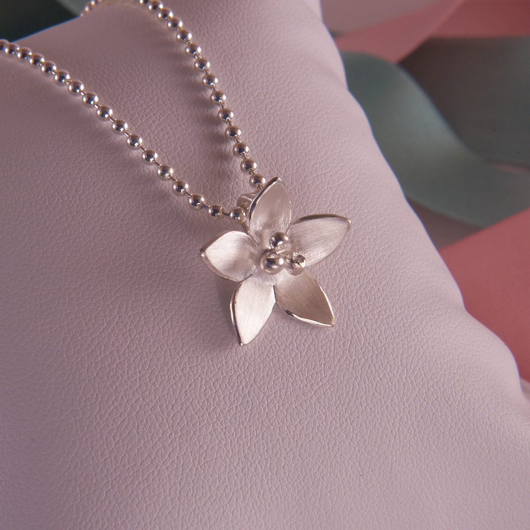 Blumen Schmuckset Halskette & Ohrringe – Perlen & Blütendesign Für Damen, Elegante Accessoires